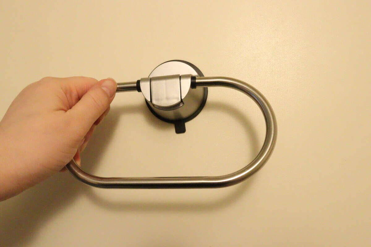 しれっと凄いもの出してる！「吸盤なのにざらざら面もいけんの？」高機能な100均便利グッズ