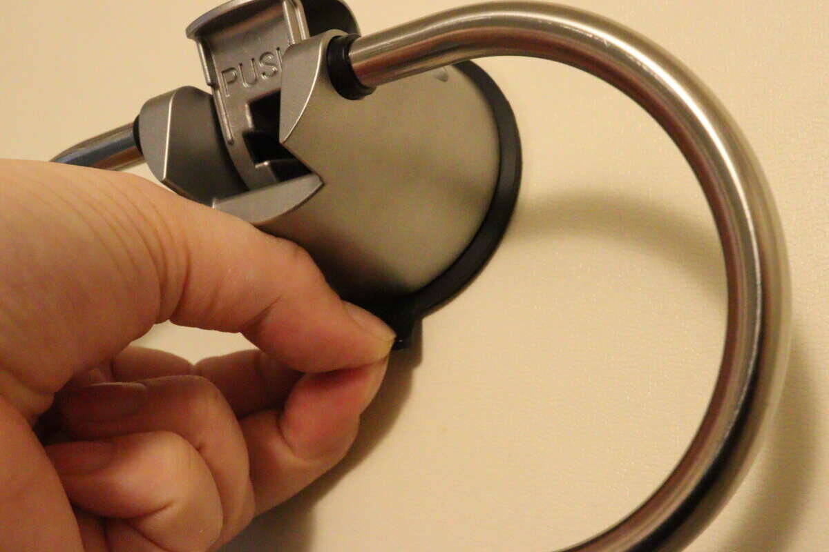 しれっと凄いもの出してる！「吸盤なのにざらざら面もいけんの？」高機能な100均便利グッズ