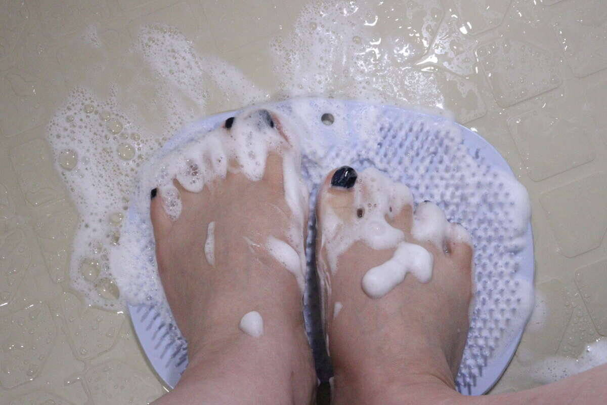 「素手にはもう戻れません…」「気持ちよさが全然違う」100均のブラシ