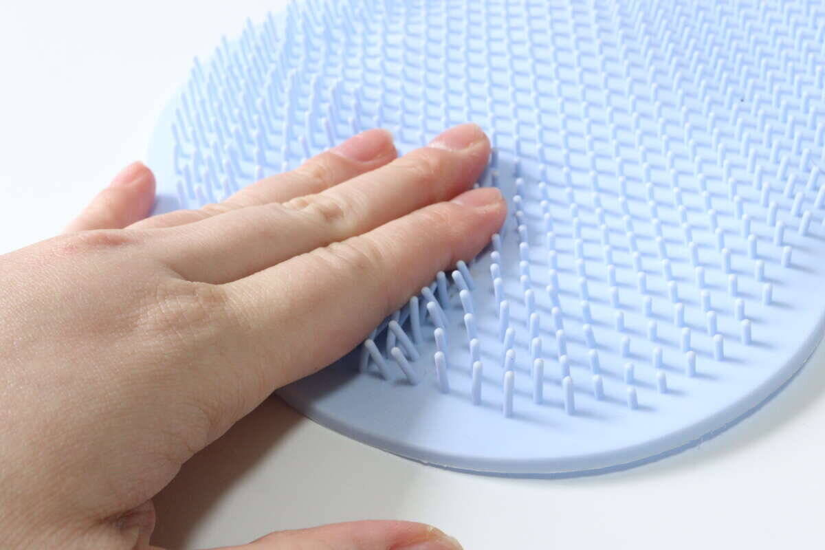 「素手にはもう戻れません…」「気持ちよさが全然違う」100均のブラシ