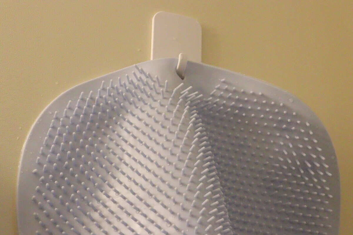 「素手にはもう戻れません…」「気持ちよさが全然違う」100均のブラシ