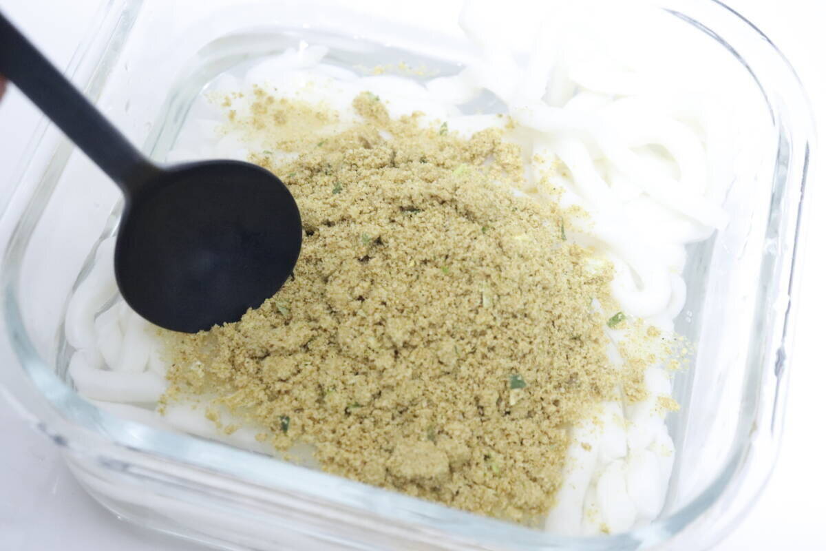 ダイソーでストック買い！レンチンで作れるのにうまっ！冷蔵庫も食品庫も圧迫しないうどん
