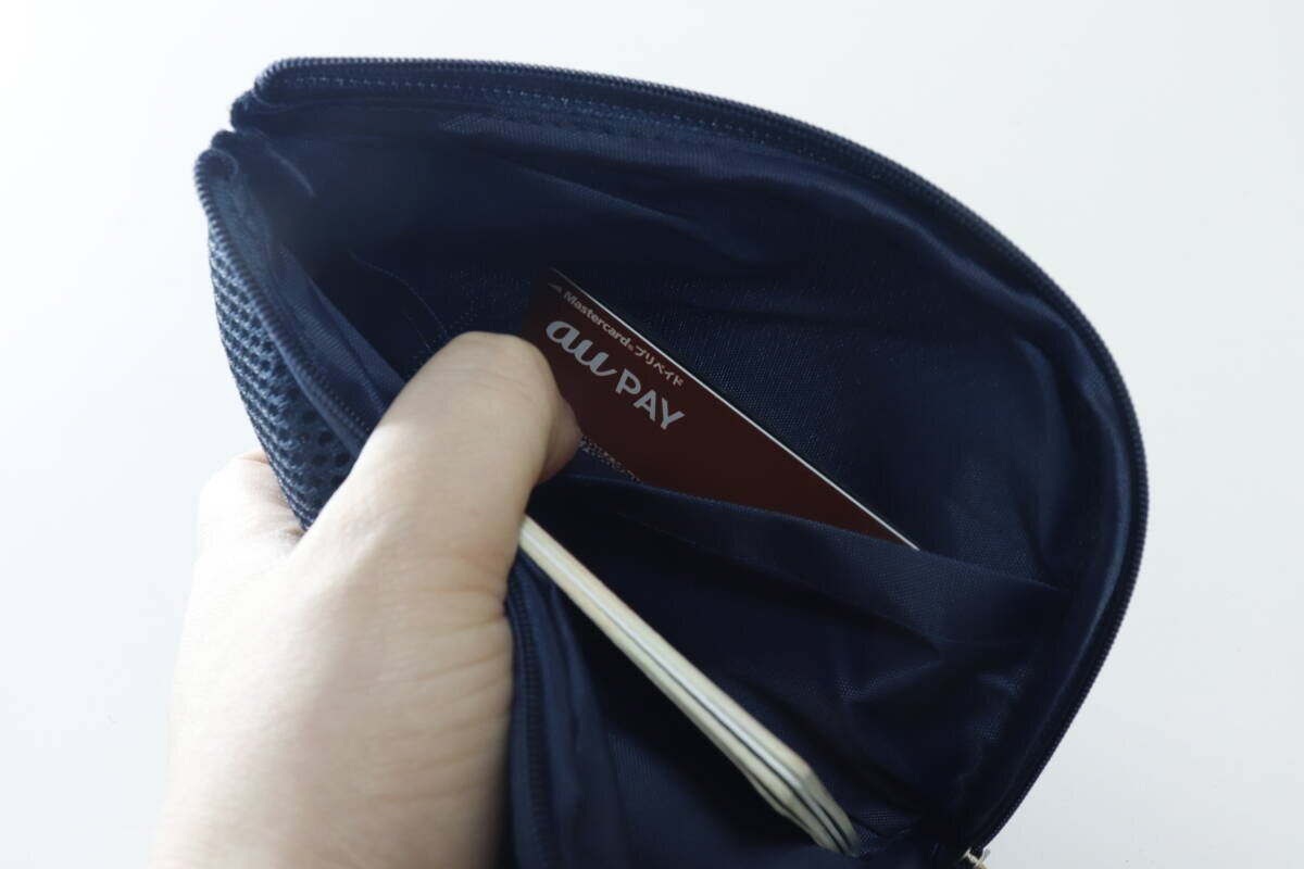 100均のポーチに拍手喝采！「目立たないのが逆に良い！」地味だけど即買いした理由とは？
