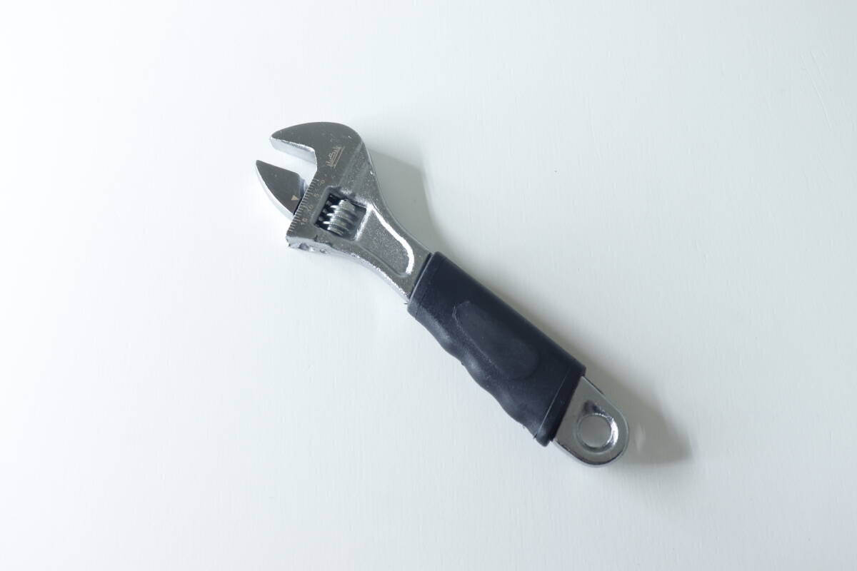 もう100均で充分なのでは…小さ目で収納に困らない！300円だけど本格的な工具