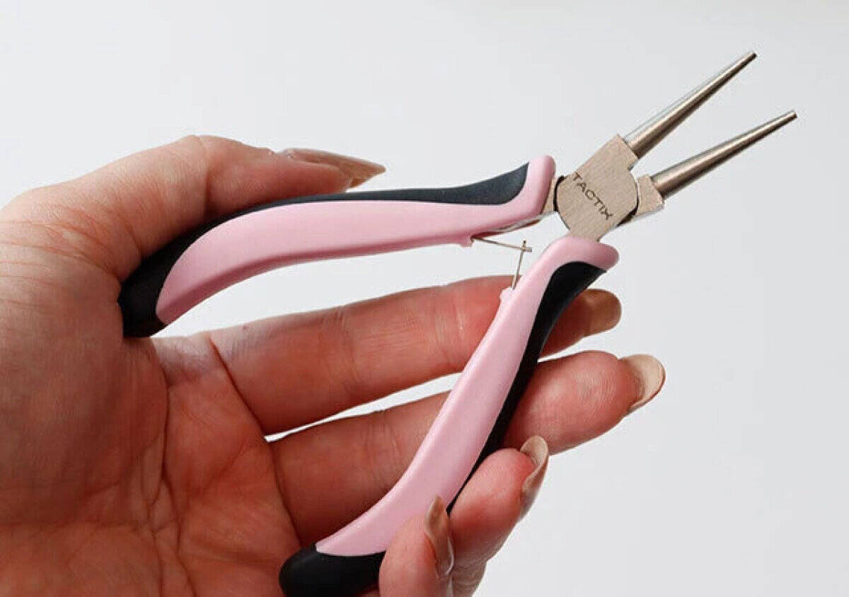 もう100均で充分なのでは…小さ目で収納に困らない！300円だけど本格的な工具