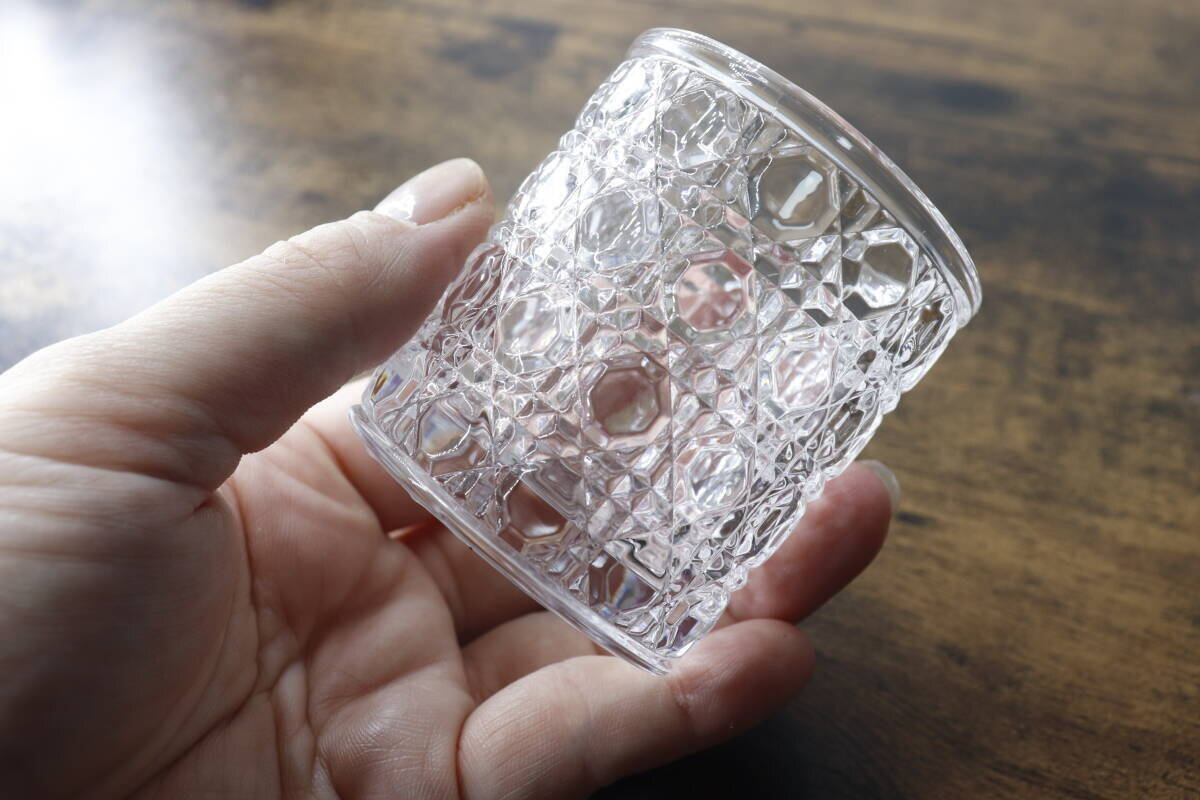 ダイソーで100円って…3度見したわ！「全種買い占めレベル！」個性が光る映えグラス