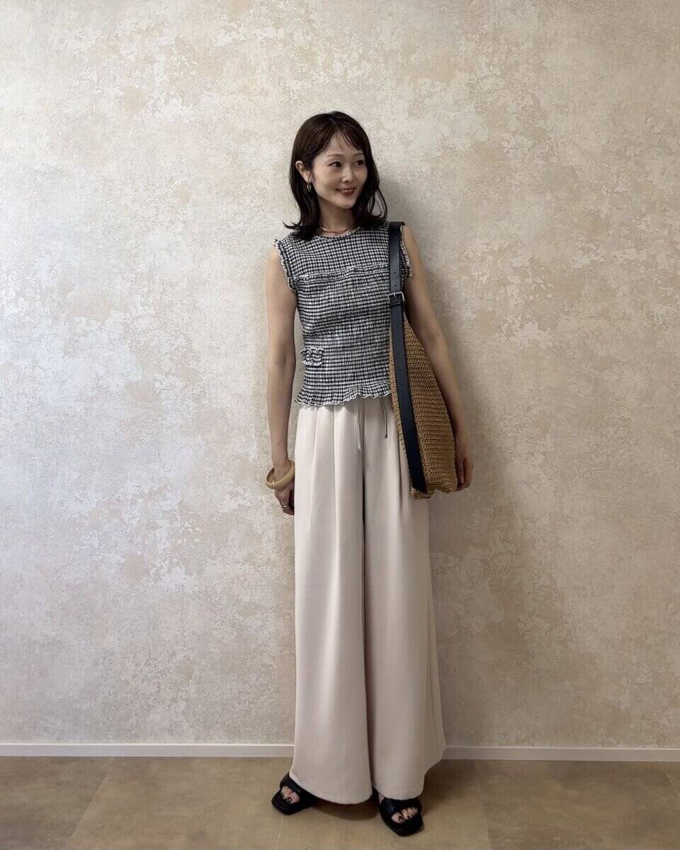 40代の体型カバーは落ち感が正解♡GUワイドパンツの美脚見え着こなし術