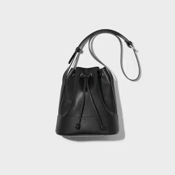 ユニクロバッグってレベル高すぎん？！見つけたら即カゴIN推奨♡お宝級の高見えアイテム