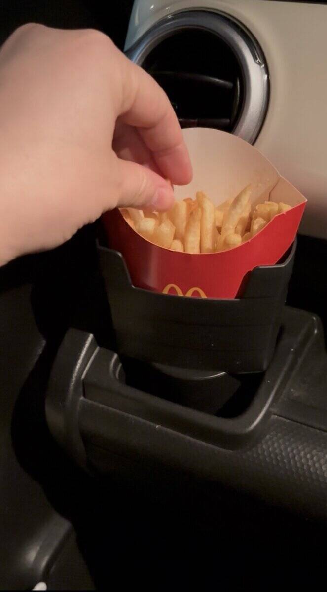 100均にポテト専用ホルダーがついに出たよ～！「Amazonだと500円以上するのに！」