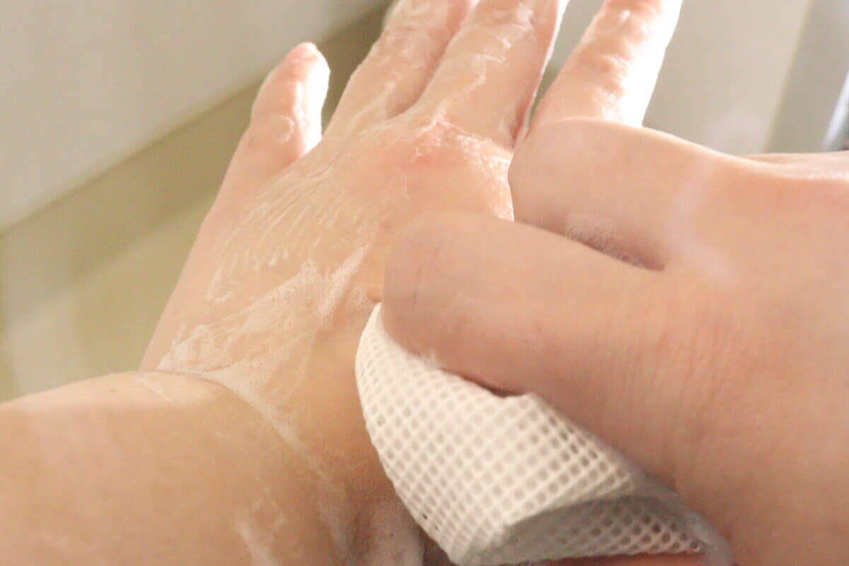 100均タオルが新感覚！「カビもヨレも気にならん！」「泡切れスピード段違い」「まるで素手」