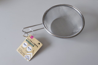 ダイソーで買っとけばよかった…最後の最後で大惨事（涙）道具なしだとキツイ…アレ用のザル
