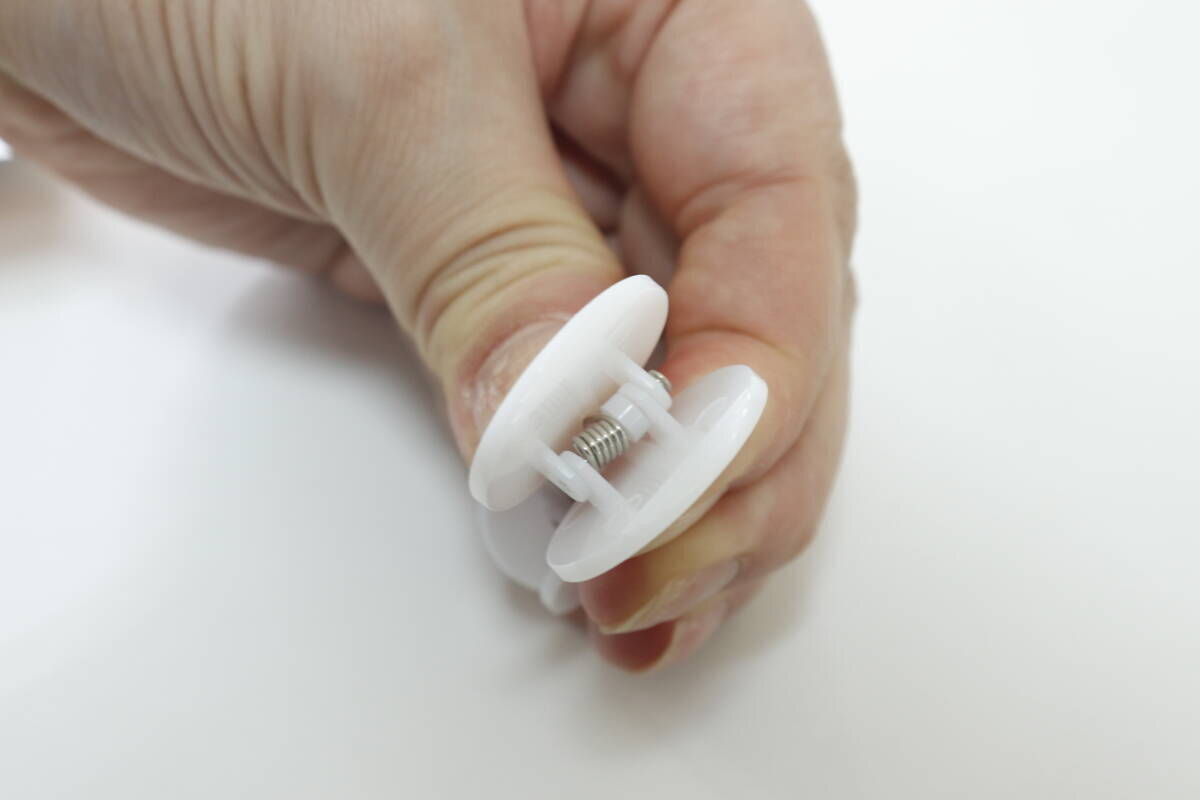 100均コラボがまた発明品生み出した！「窓開けたいけど丸見えは嫌…」お悩み解決クリップ