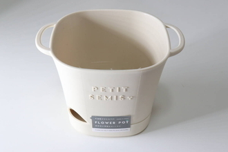 穴がいい仕事してくれます！大惨事を防げる100均の園芸グッズ