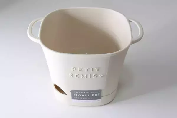 穴がいい仕事してくれます！大惨事を防げる100均の園芸グッズ