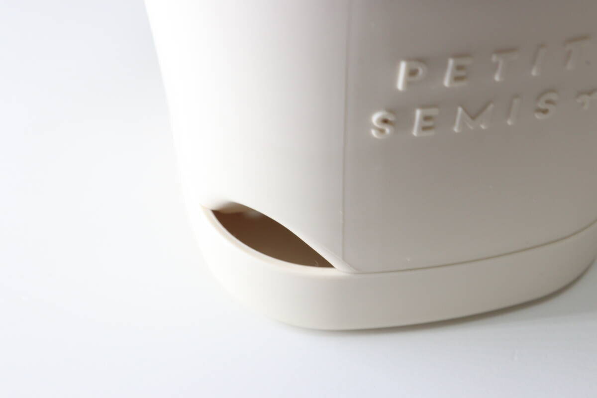 穴がいい仕事してくれます！大惨事を防げる100均の園芸グッズ