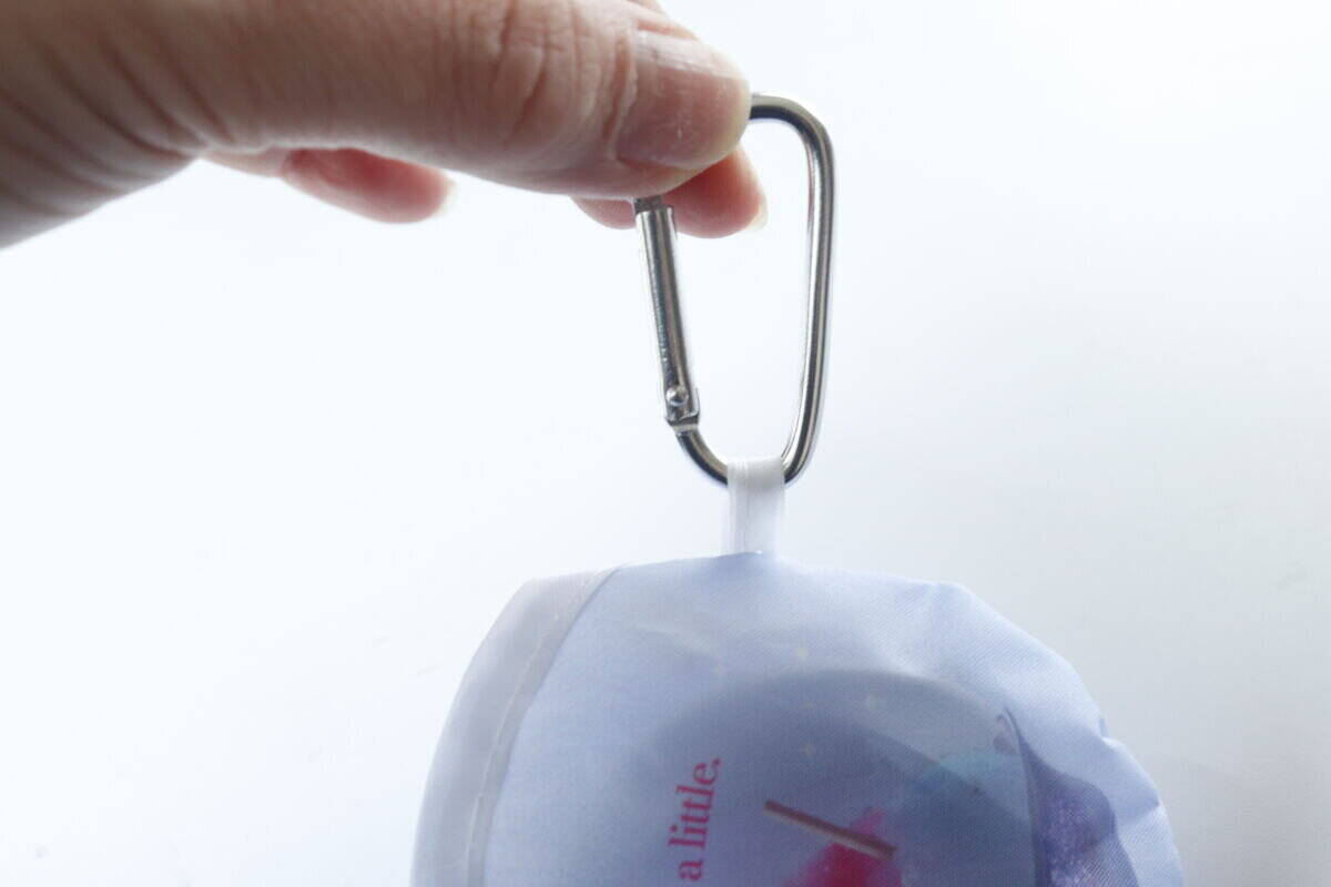 「これでもう袋無くさない…！」100均の暑い季節の必需品が便利になってた