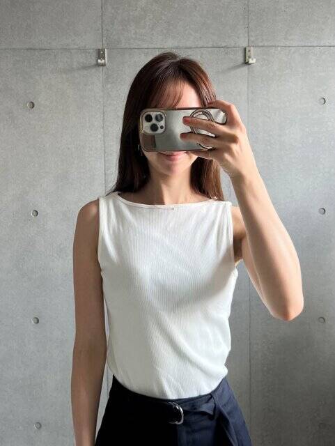 大人世代はユニクロで絶対チェックして！絶妙シルエットで上品に着られる！優秀トップス