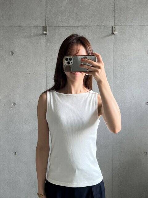 大人世代はユニクロで絶対チェックして！絶妙シルエットで上品に着られる！優秀トップス