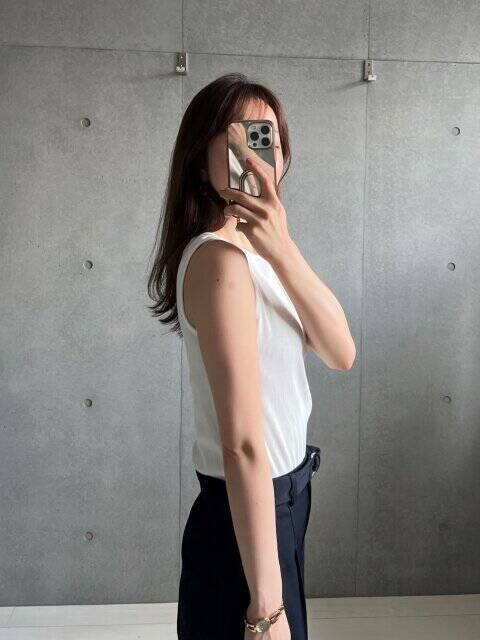 大人世代はユニクロで絶対チェックして！絶妙シルエットで上品に着られる！優秀トップス