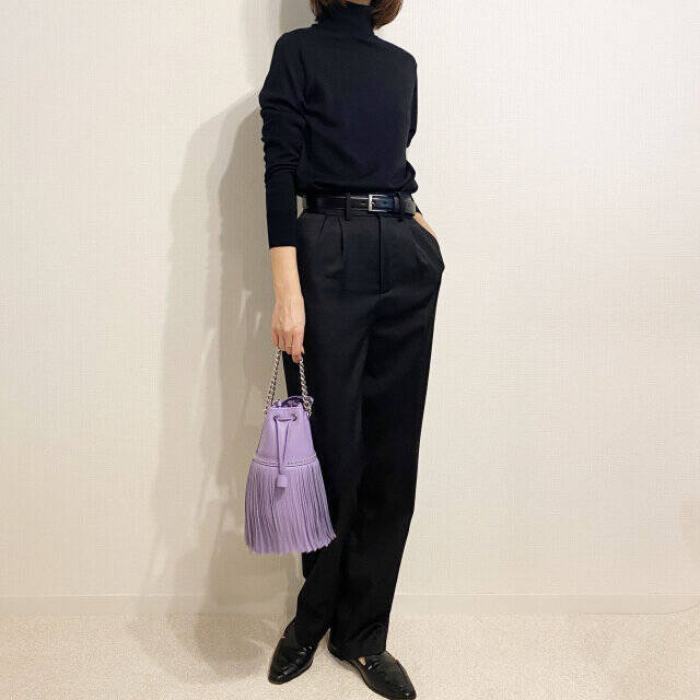 もはや1人1着必須かも！？ユニクロの万能黒タートルで好バランスな着こなし4選