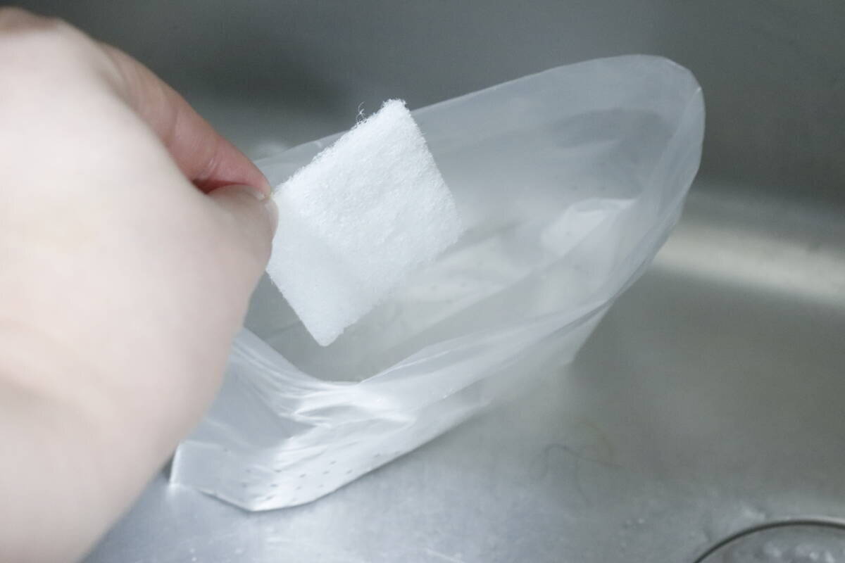 売り切れてたら困る…！お手入れ不要で汚れたらポイッ！掃除の手間が減る100均の家事楽グッズ