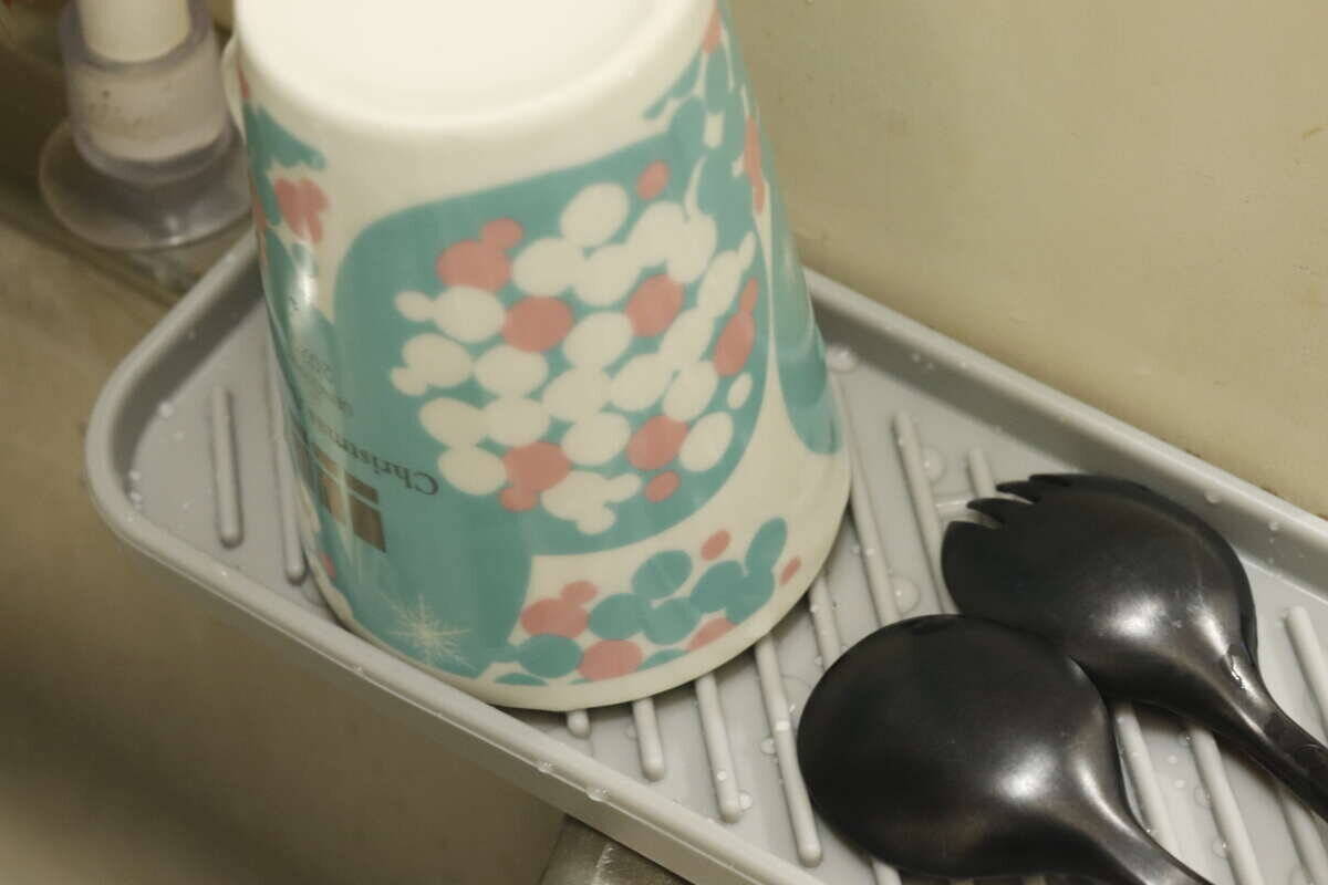 100均で買って大正解！お皿洗いのあるあるを解消♡スリムなのに頼りになる便利グッズ