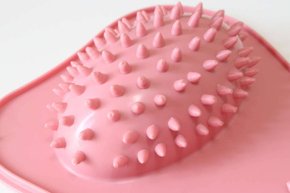 100均で見つけて思わず2度見！「あっ意外と優しいのね…」見た目のインパクトが凄いイボイボ