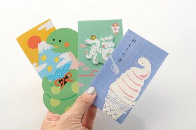 ダイソーさん癖が強すぎるよ…！どれか1つなんて選べない♡思わず笑っちゃった封筒