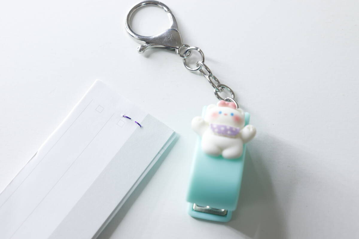 こんな小さいのあり？！ポーチに付けとくと便利だよ～！キーホルダー感覚の100均文房具