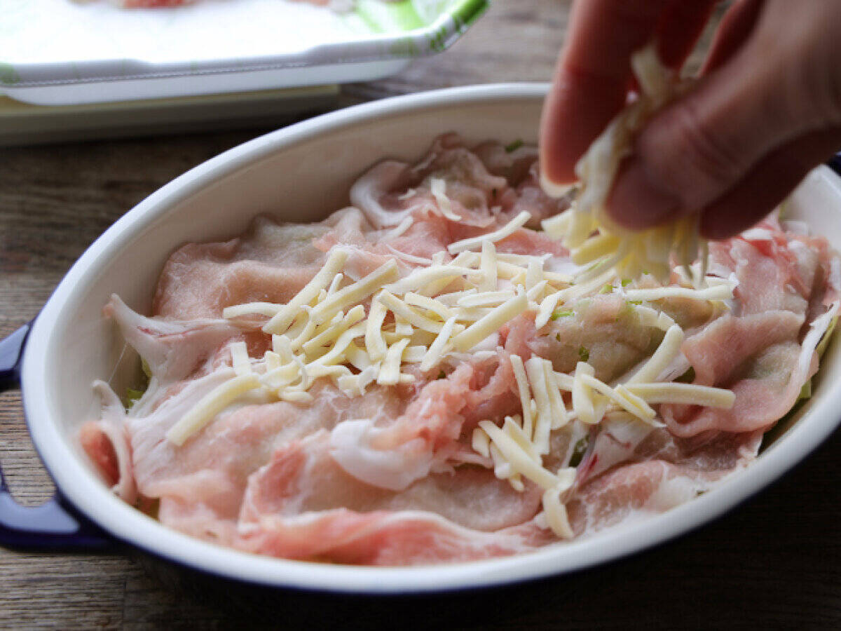 春キャベツの本当に美味しい食べ方見つけた！15分で簡単！春キャベツと豚肉のトマトチーズ蒸し