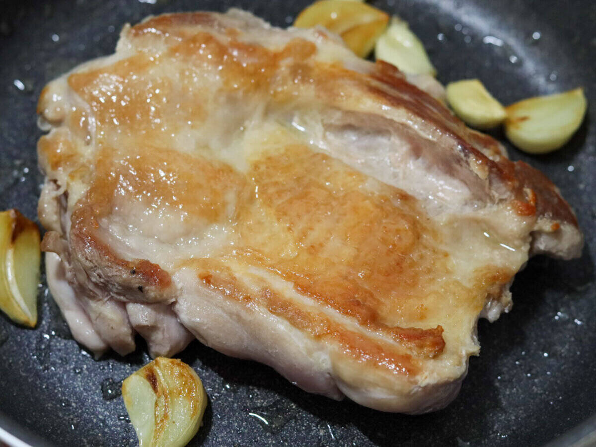 食材たった2つでこんなに美味しいなんて！和田明日香さん「にんにく山のもも肉」を作ってみた！