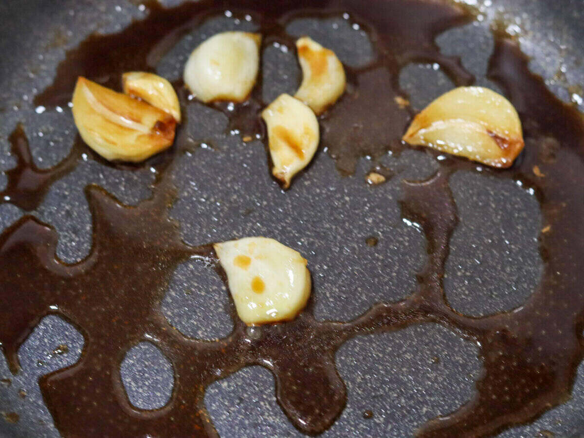 食材たった2つでこんなに美味しいなんて！和田明日香さん「にんにく山のもも肉」を作ってみた！