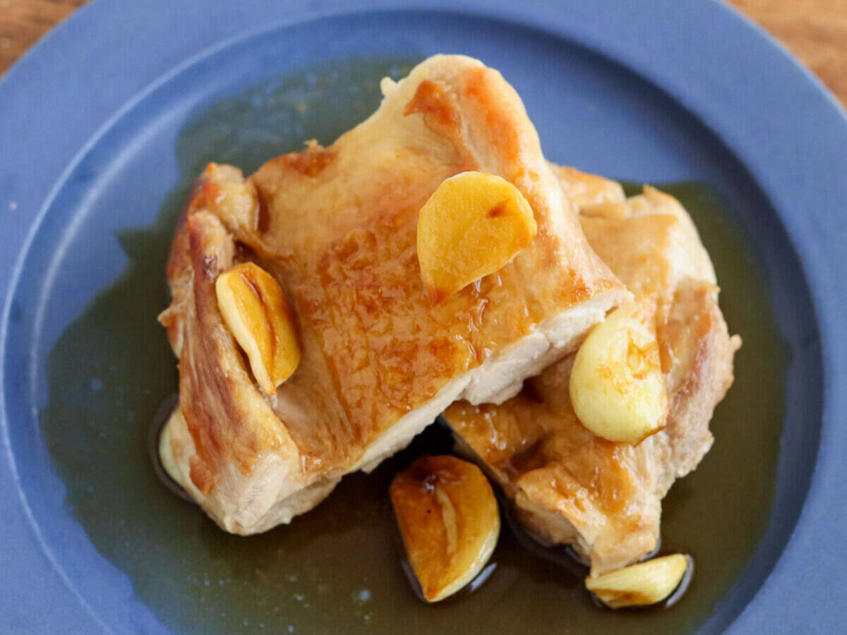 食材たった2つでこんなに美味しいなんて！和田明日香さん「にんにく山のもも肉」を作ってみた！