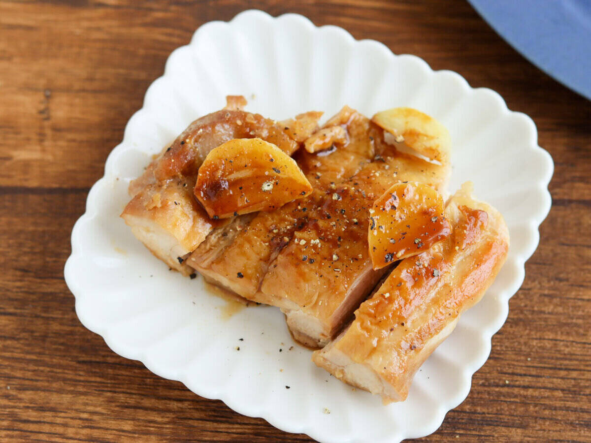 食材たった2つでこんなに美味しいなんて！和田明日香さん「にんにく山のもも肉」を作ってみた！