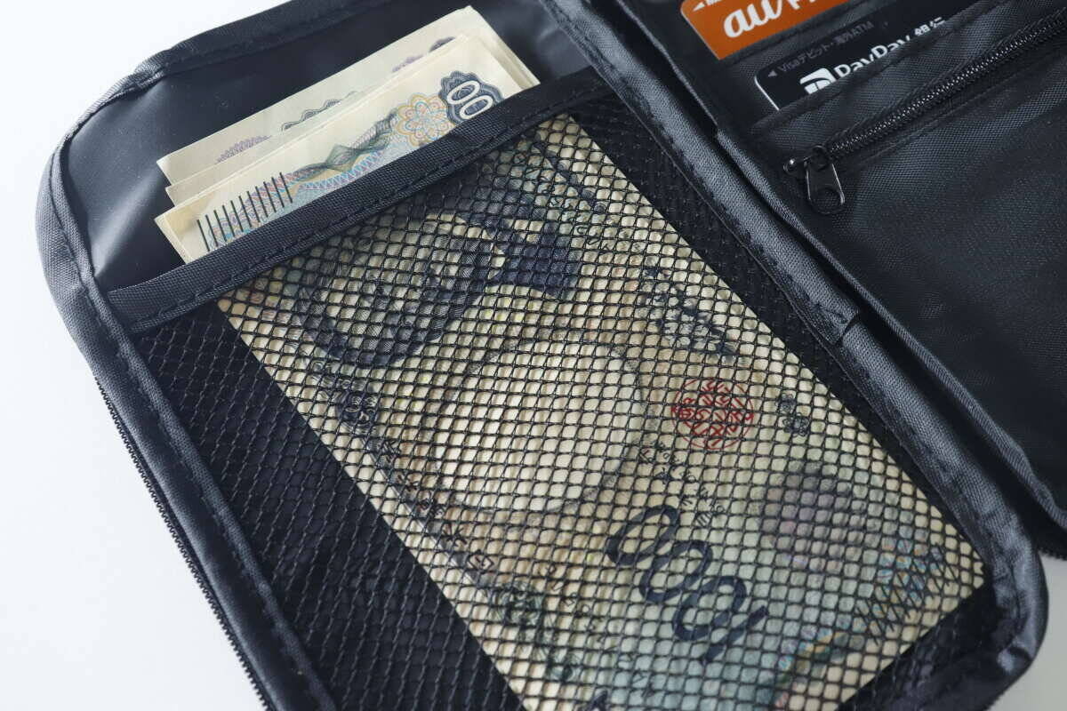 ダイソーさん200円でいいの！？「しかも全部入るやん！」これ1つで身軽に出かけられるバッグ
