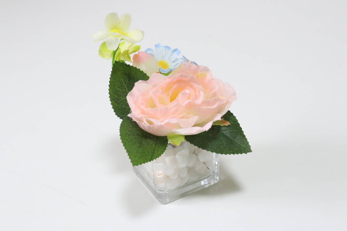 100均に可愛いの出てるよ～！アレンジ知らずで即お洒落！置くだけで華やかになるインテリア