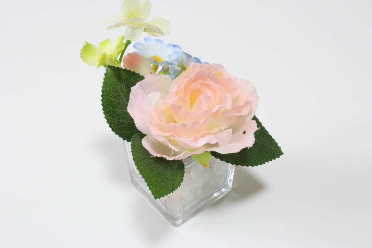 100均に可愛いの出てるよ～！アレンジ知らずで即お洒落！置くだけで華やかになるインテリア