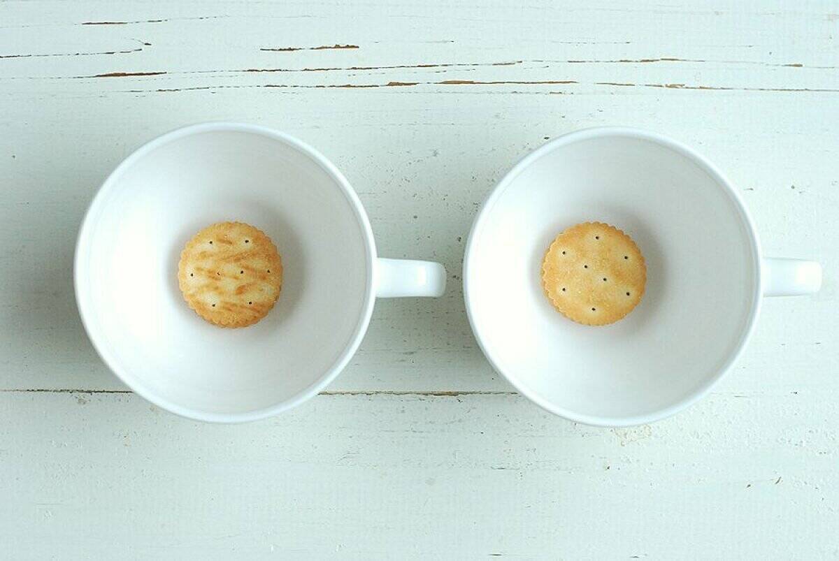 レンチンして混ぜるだけ！ざく切りレモンソースでさっぱり美味しい♡簡単レアチーズケーキ