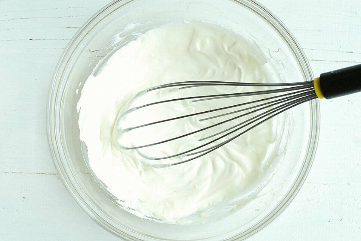 レンチンして混ぜるだけ！ざく切りレモンソースでさっぱり美味しい♡簡単レアチーズケーキ