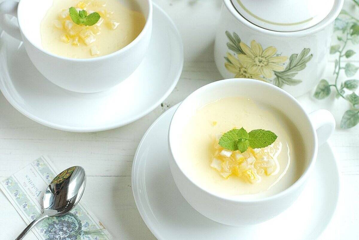 レンチンして混ぜるだけ！ざく切りレモンソースでさっぱり美味しい♡簡単レアチーズケーキ