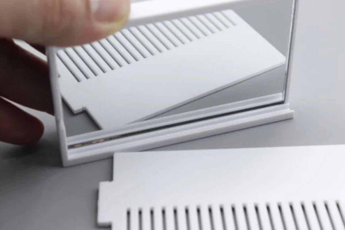コレ考えた人に拍手！「持ち運びやすくて感動！」超コンパクトな100均の身だしなみグッズ3選