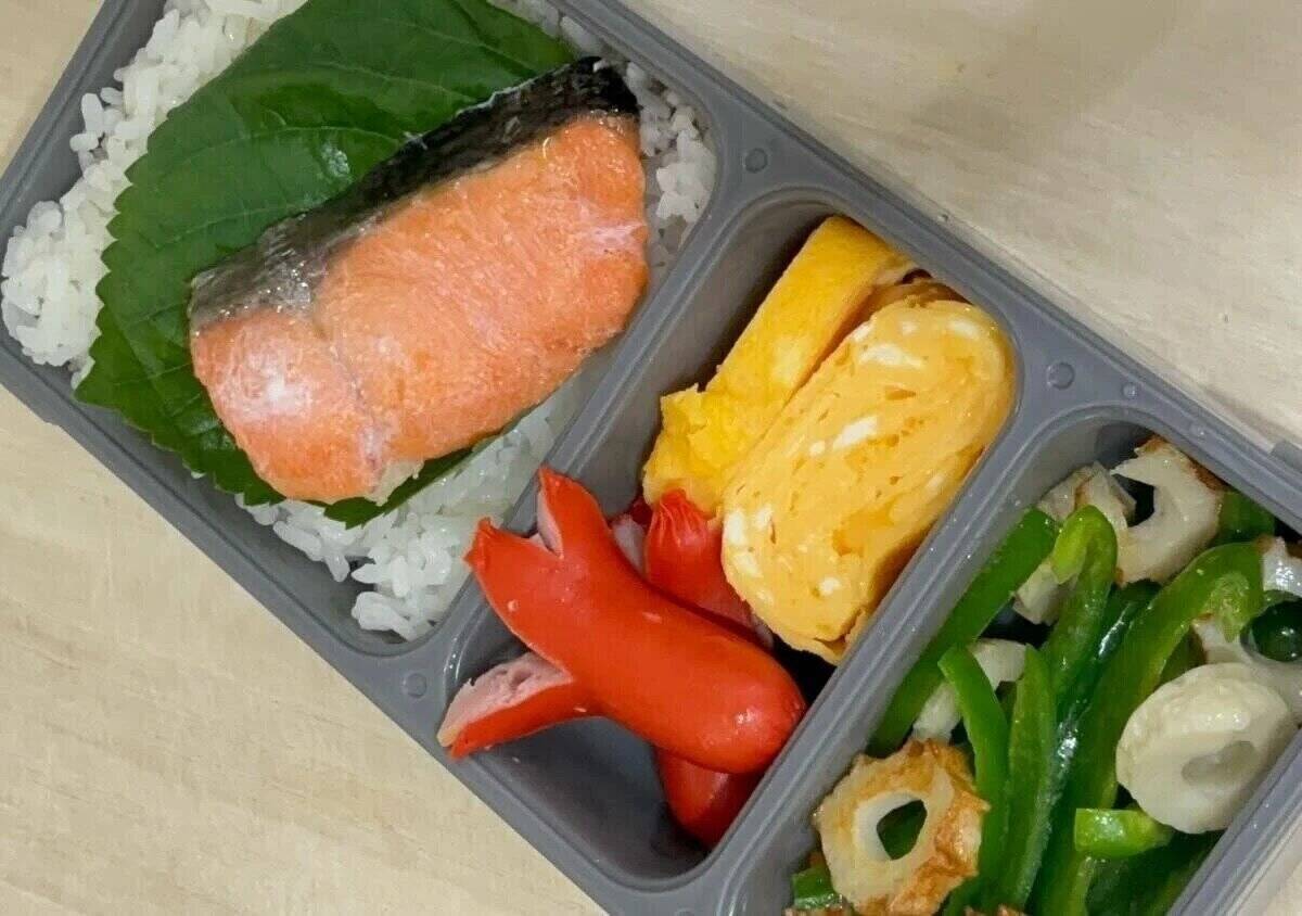 先に100均見といて良かった！「もう高いの買えないよ…！」機能的で高コスパな弁当箱3選