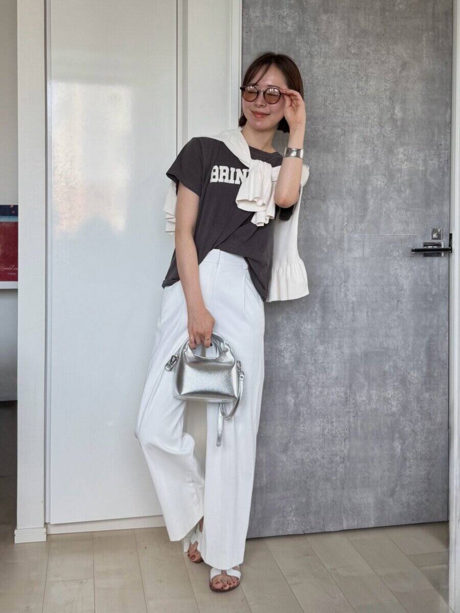 甘めトップスが苦手でも…！GUの人気コラボカーデは絶妙バランスの着回し万能アイテム♡