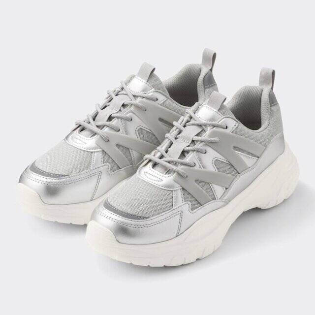 いつものコーデに飽きたらマネしてみて♡GU今旬アイテムのトレンド着こなしパターン6選