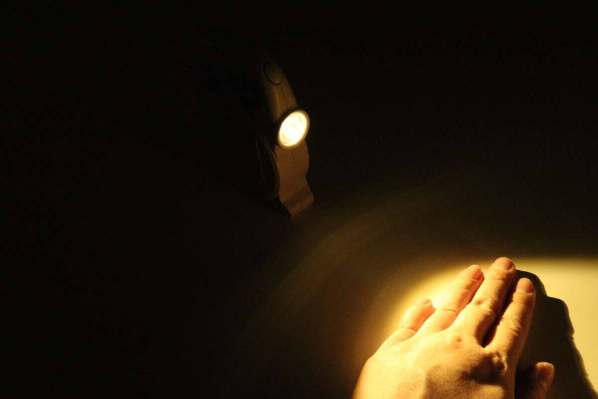 「安いのに結構やるじゃん」「コスパ抜群！」機能的な100均の200円ライト