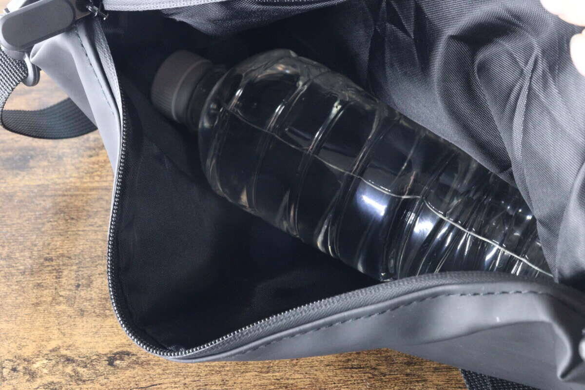 「それ100均なの？」って驚かれる！お値段以上にしっかり高見え！シンプル黒バッグ