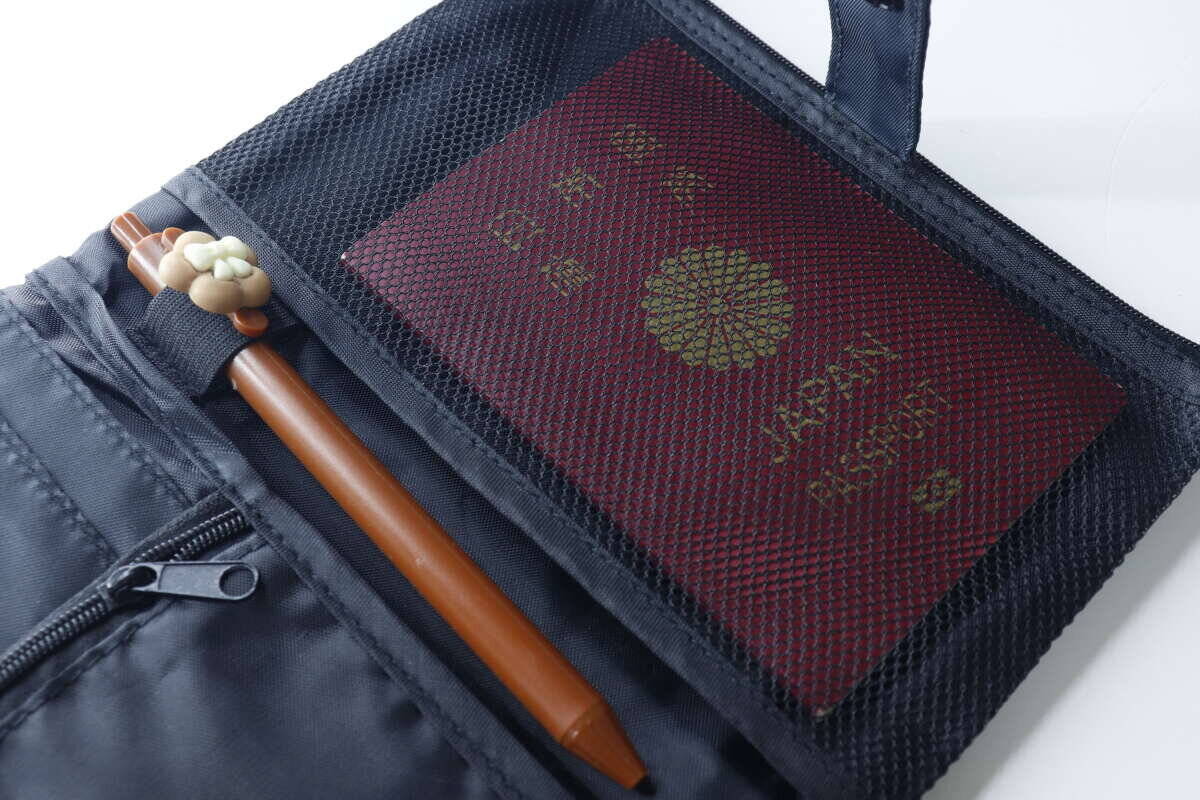 100均の新作が人気出そう！これってもはやポーチでは…？収納力オバケな優秀ケース