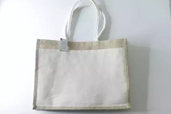 500円って本気で凄い！「もはや無印超えたかも…！」即売り切れそうな100均の高見えバッグ