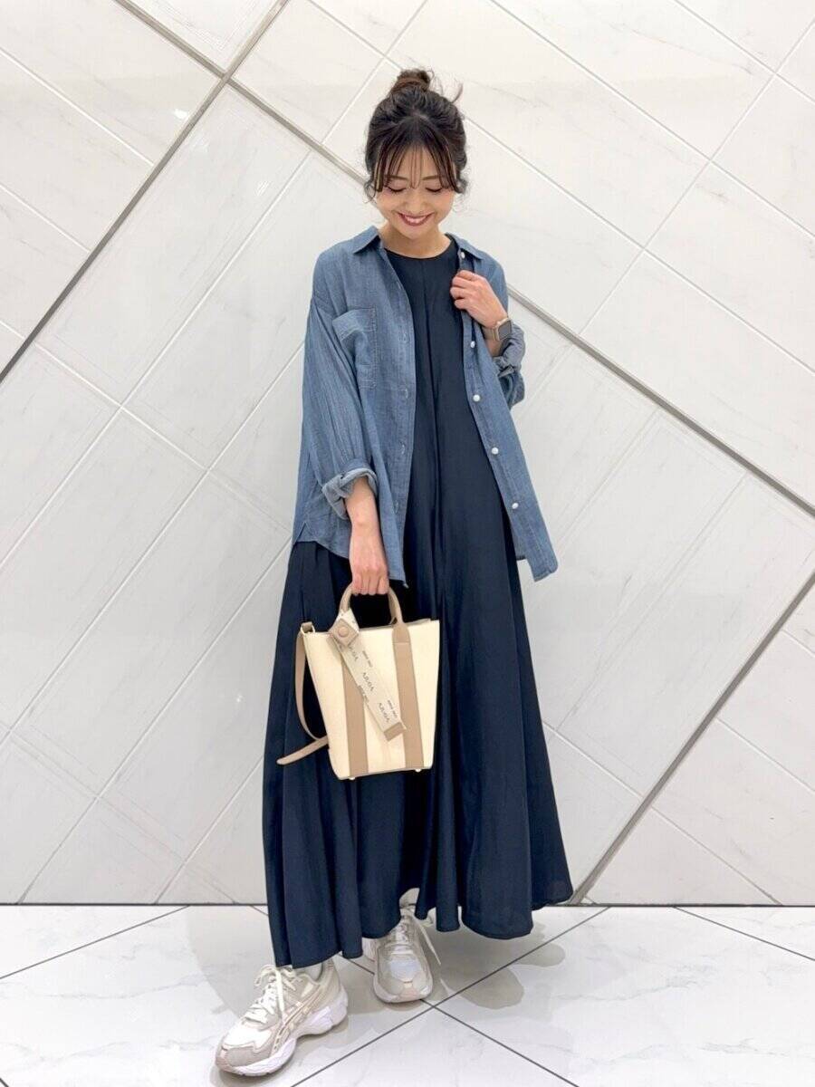 「デニムシャツ」1枚持っておくと本当に便利！毎日コーデに大助かり！おしゃれな人の着回し術