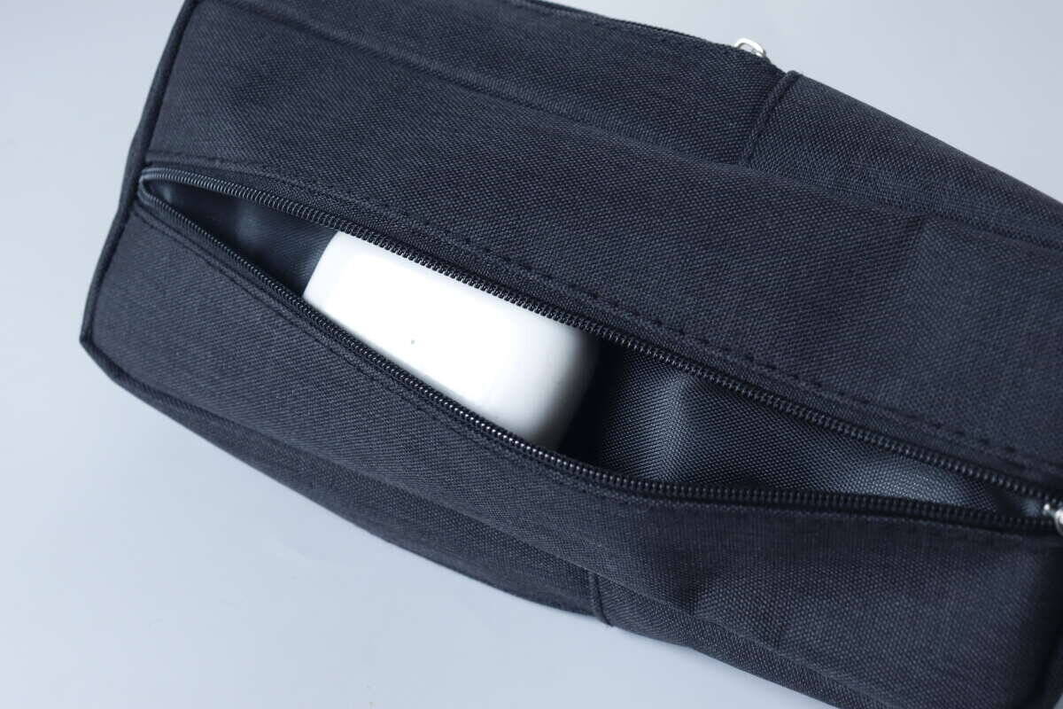 100均のこれ驚いたわ！ファスナーを開けると…？ブランド品の1／3以下で買えるペンケース